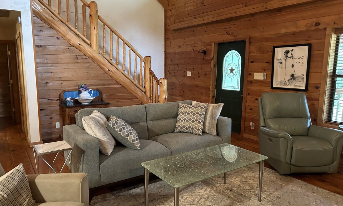 Kingston Cabin | Comfy rustic cabin 1-2 miles from Lake Texoma is ready and fully stocked for 8+!