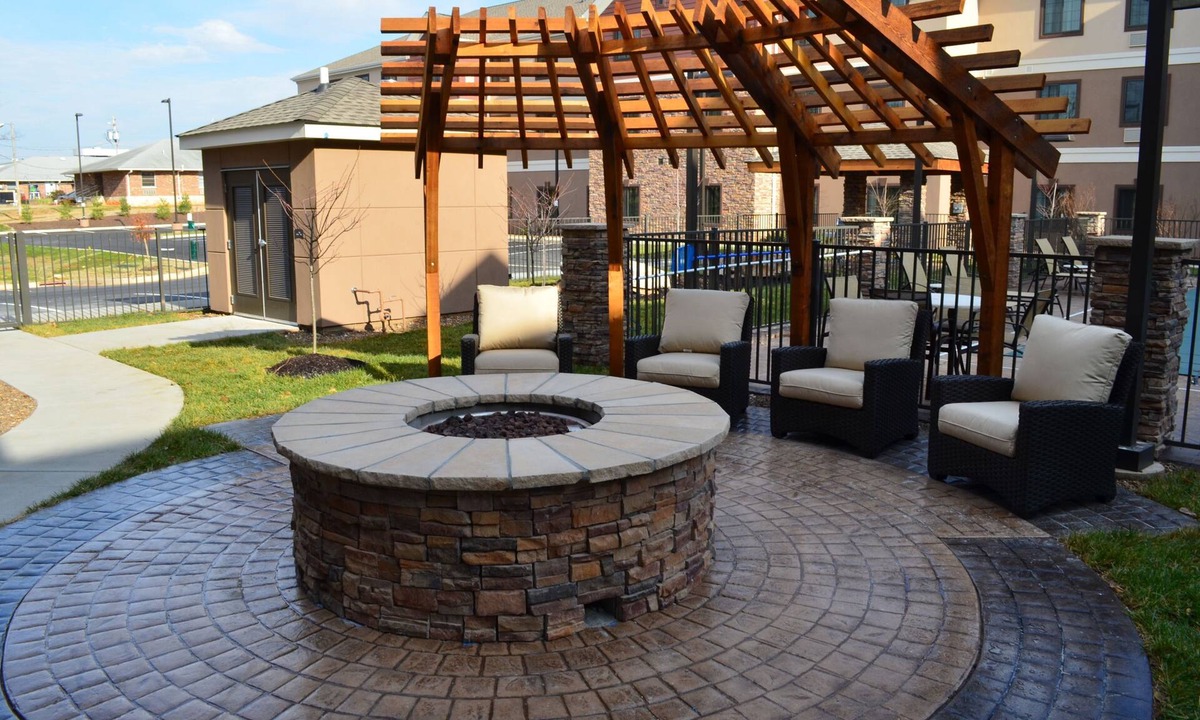 Bowling Green Apartment | Comm Accessible 1BR King Suite | Breakfast Included