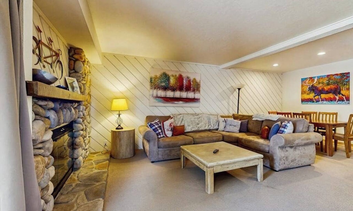 Elkhorn Village House | Condo with deck, fireplace, full kitchen, and mudroom area