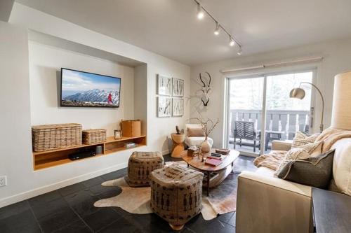 Vail Apartment | Condo with Onsite Pool & Hot Tub, Free WiFi & Garage Parking
