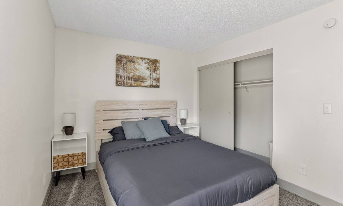 Lenexa Apartment | Contemporary 2BR apartment with workspace