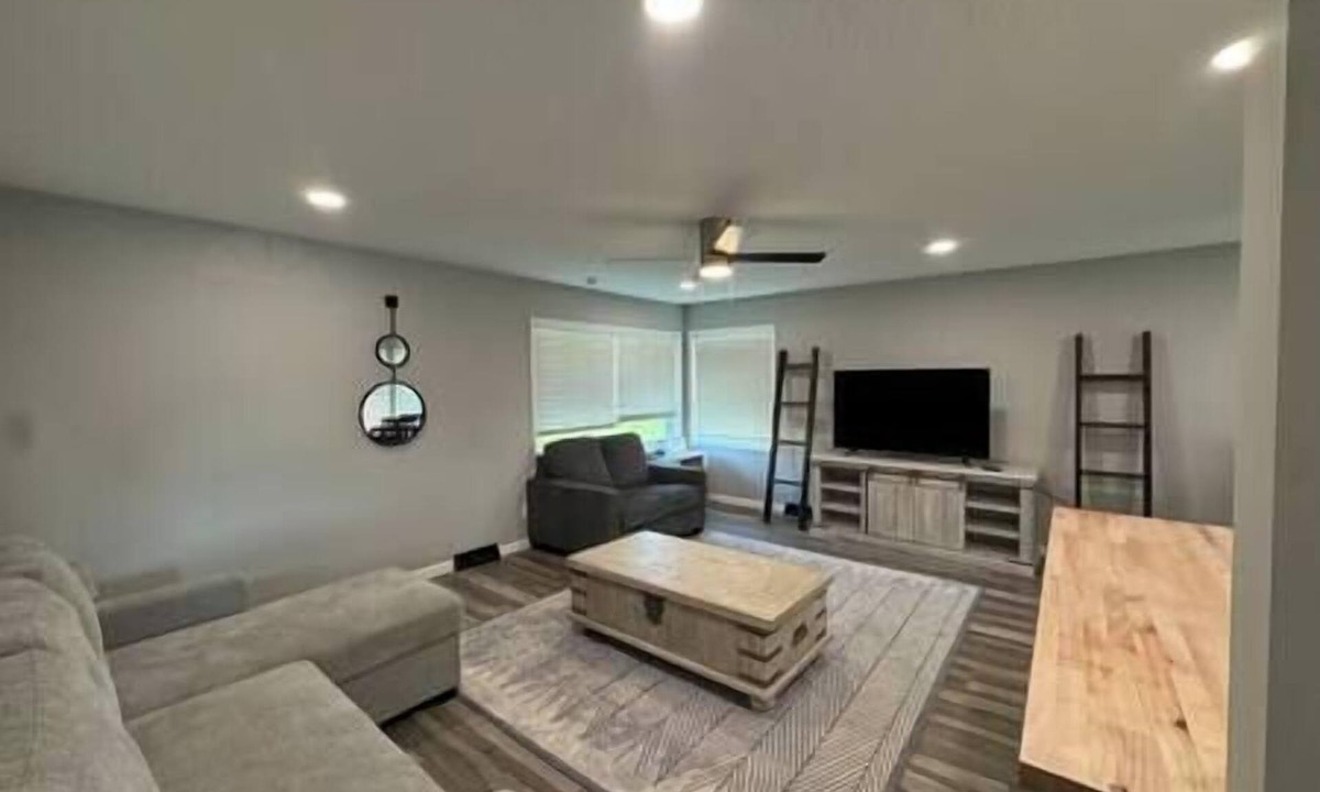 Macon House | Convenience Haven/Modern 3BR 2BA Home in Macon, MO, Briggs Convenience Haven