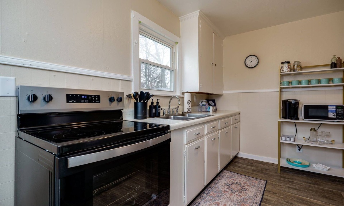 Fairborn House | Convenient Cozy Boho Cottage
