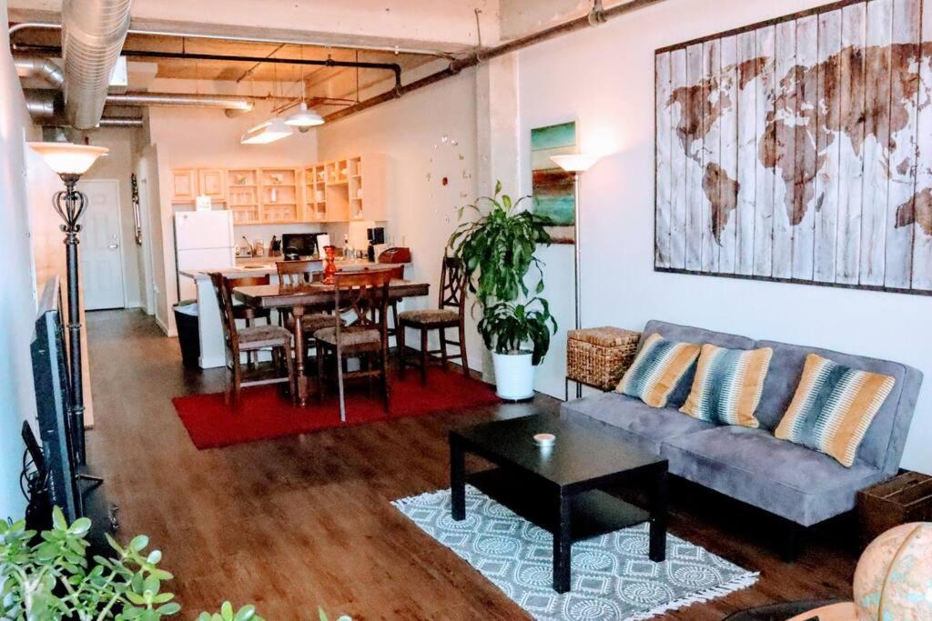 Quality Hill Apartment | Cool Loft DoWNTOWN near River Mkt, Conv Ctr, P&L