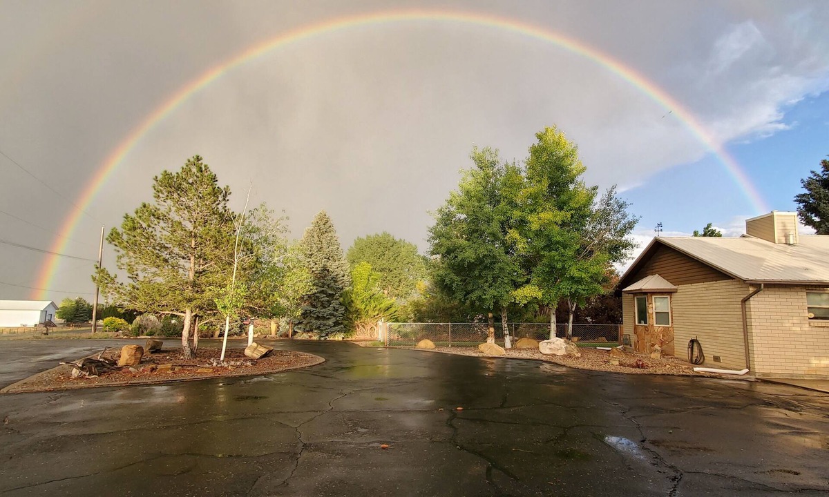 Lapoint House | Corporate Guest Charmer, Clean, and Well Cared For on 2 Acres- Blueys HappyPlace