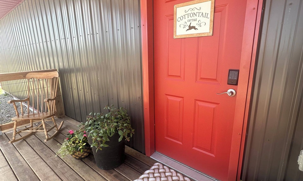 Lander Cottage | Cottontail Cottage-Peaceful 1-bedroom cottage with AC in charming Lander