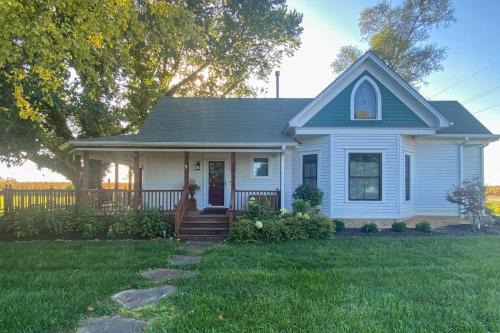 Pauline House | Countryside Cottage w/Large Yard Near Topeka
