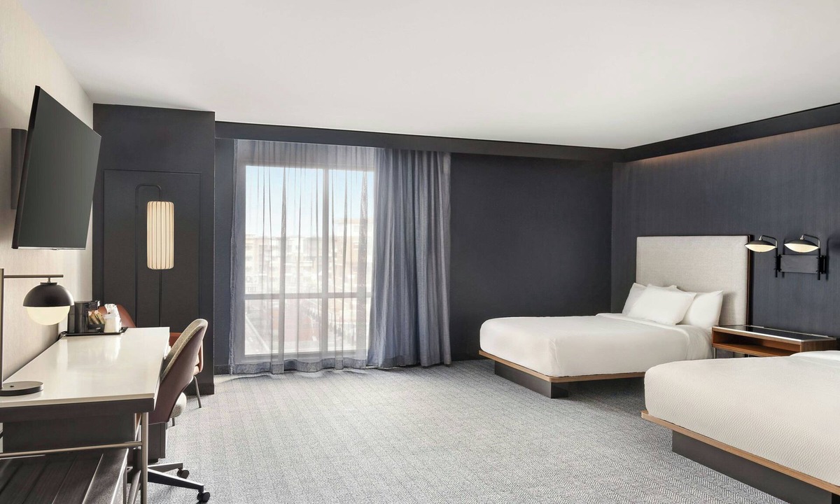 Brookfield Hotel | Courtyard by Marriott Milwaukee Brookfield at Poplar Creek
