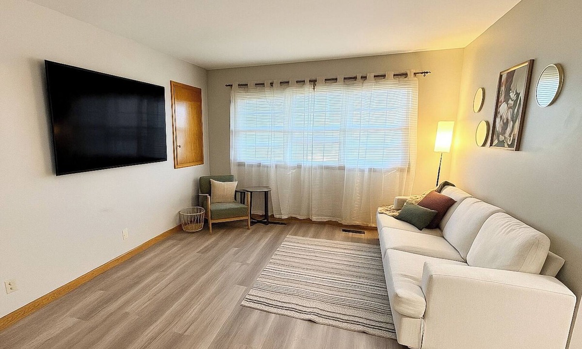 Lincoln Apartment | Cozy 1-bedroom apartment in peaceful neighborhood.