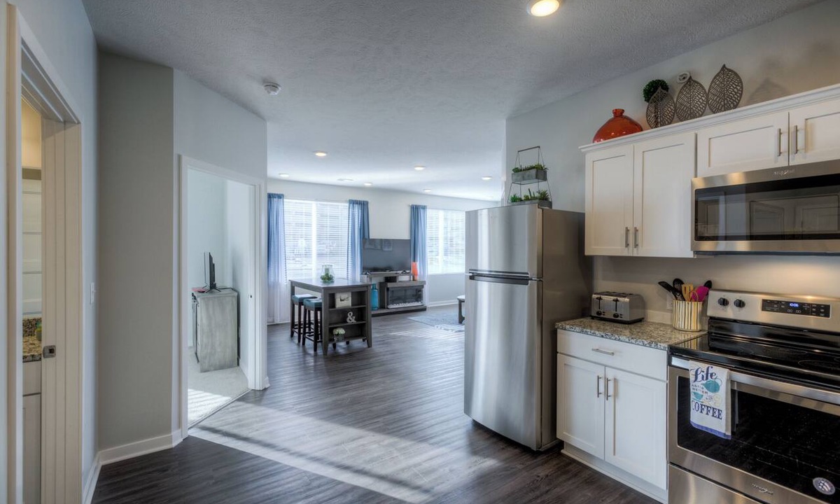 Midtown Condo | Cozy 2-Bedroom Condo in Vibrant Urban Omaha with Convenient Designated Parking