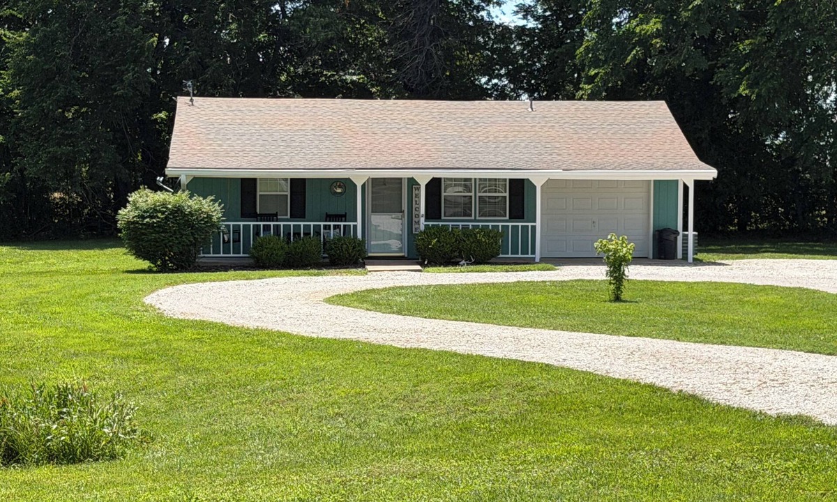 Parsons Cottage | Cozy 2 Bedroom Country Cottage North of Parsons . Sleeps up to 5 people.