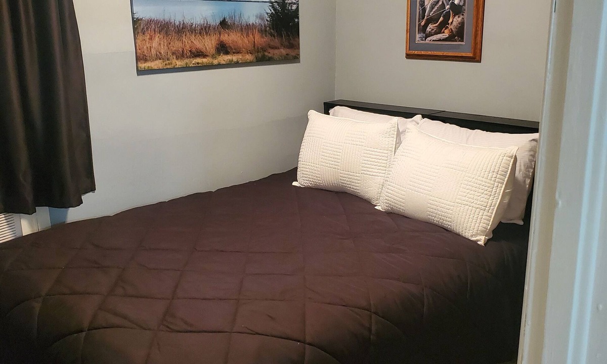 Alma House | Cozy 2-bedroom house in Alma with WiFi, AC close to Harlan Lake and hunting.