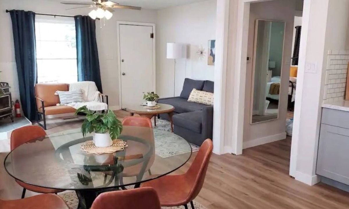 Vernal House | Cozy 2 Bedroom with Mid-Century & Farmhouse Vibes