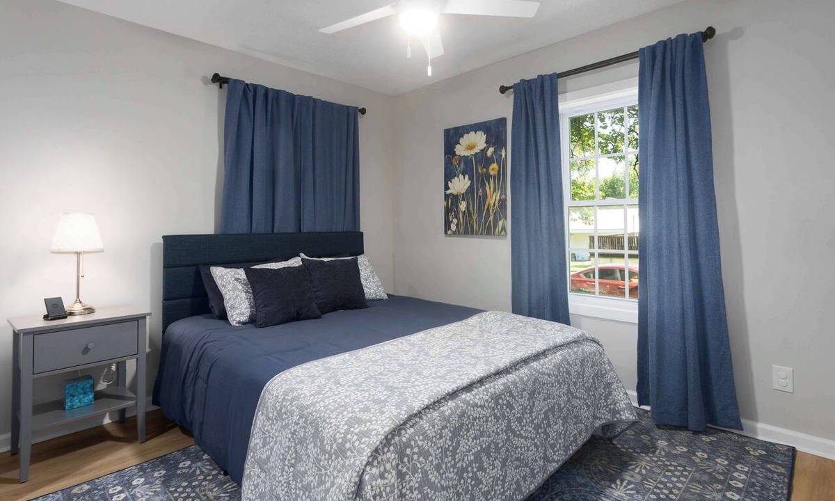 Waldron House | Cozy 3 Bedroom Home in Kansas City Sleeps 6