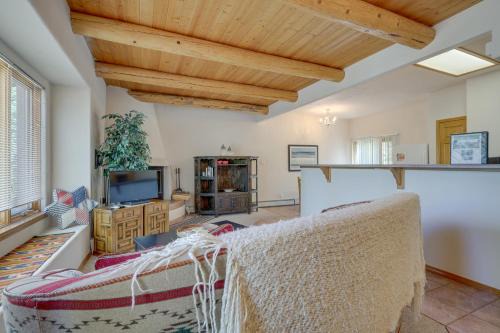 Amalia House | Cozy Amalia Cabin ~ 3 Mi to Endless Blue Resort