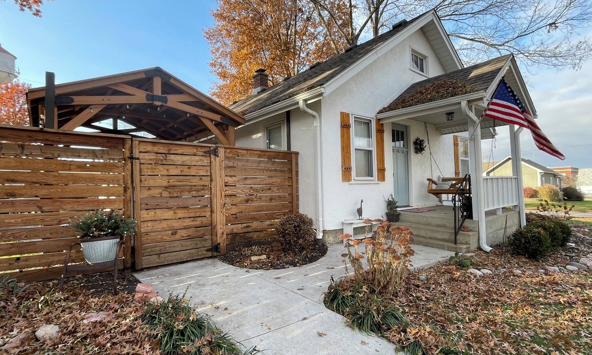 Louisburg House | Cozy Bungalow in the quaint small town of Louisburg!
