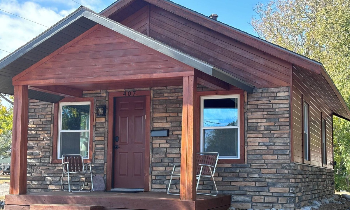 Hays Cabin | Cozy Cabin located in downtown Hays.