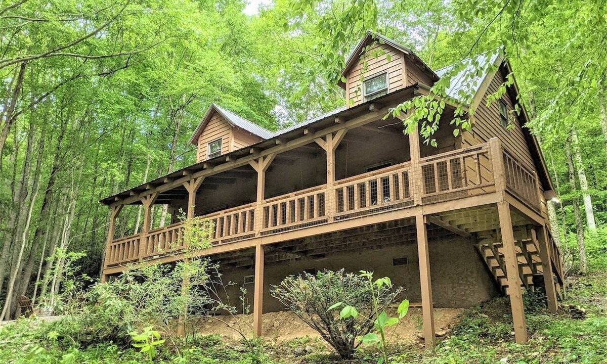 Asheville Cabin | Cozy Cove Cabin -Fire Pit - Porch Swing