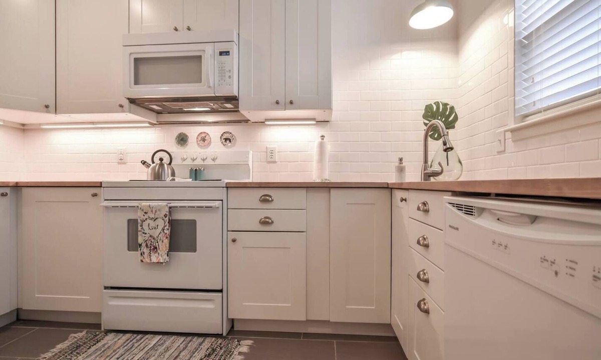 Kansas City Condo | Cozy Duplex Near from 39th St. & KU Hospital 5