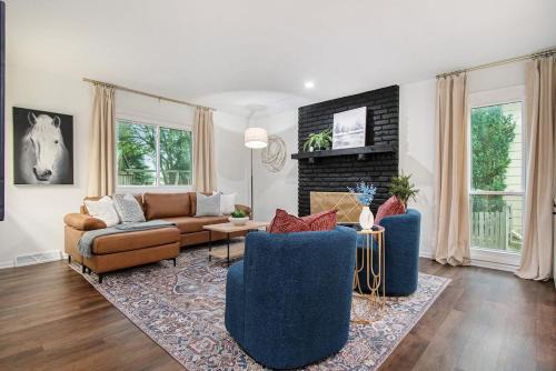Millard House | Cozy & Elegant Gem Fenced Yard BBQ & Games