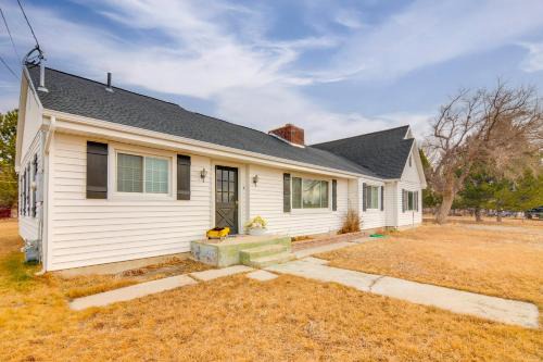 Ferron House | Cozy Mtn-View Retreat w/Yard: Near Hiking & Golf!