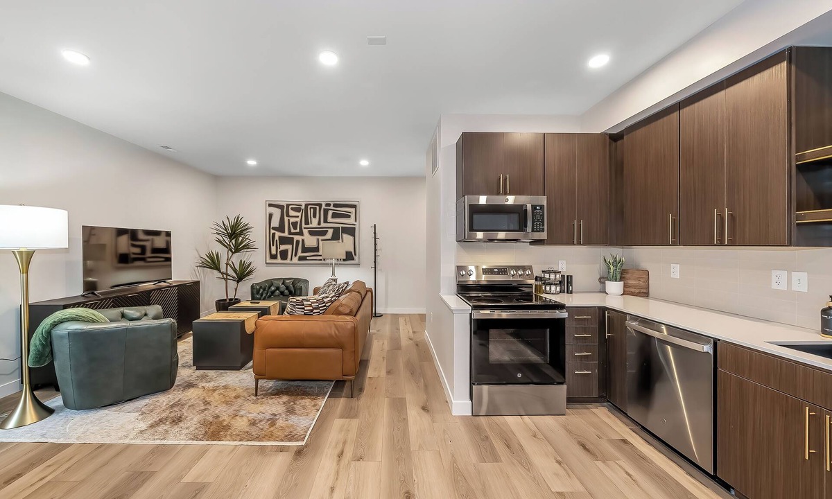 Tekamah Apartment | Cozy New 2BR in Tekamah | Walk to Food & Gym