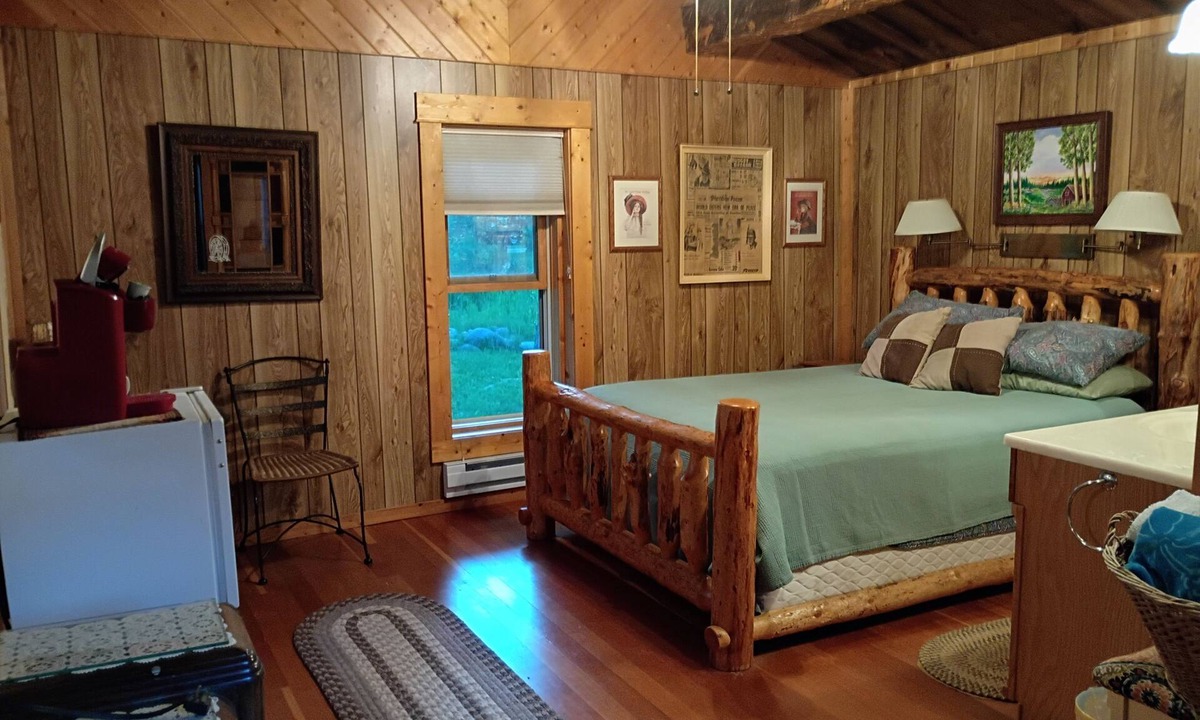 Saddlestring Cabin | Cozy studio cabin in the heart of Story perfect for a short or long term getaway