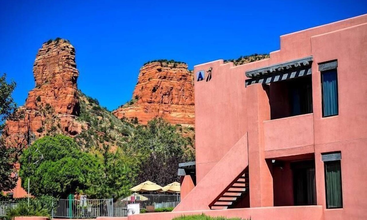 Oak Creek Apartment | Cozy Studio Near Coconino National Forest w/Free WiFi & Resort Pool