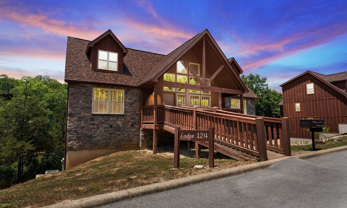 Reeds Spring Cabin | Create Timeless Memories at this 4 Bed Lodge Located at Stonebridge Resort!