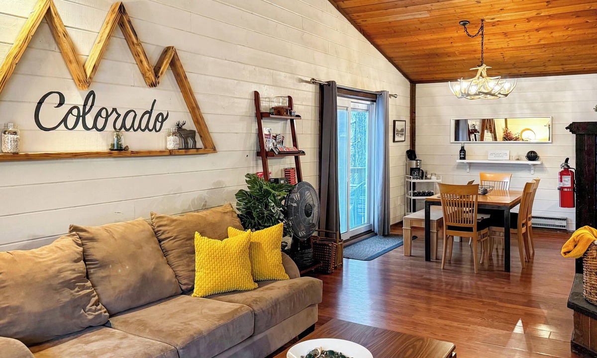 Downieville-Lawson-Dumont House | Creekside Retreat/HotTub/GameRoom/Indoor Fireplace/Mountain Views