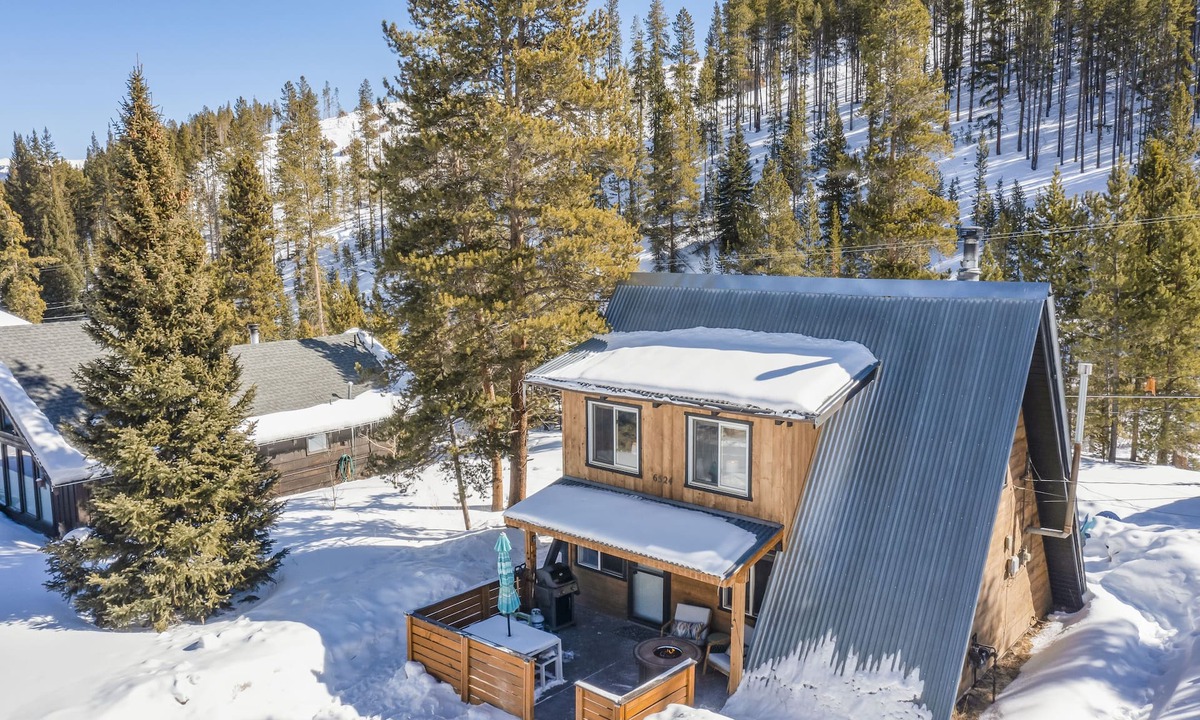 Coyne Placer Valley Cabin | Creekside A-Frame | Wood Stove | 5 Min to Downtown