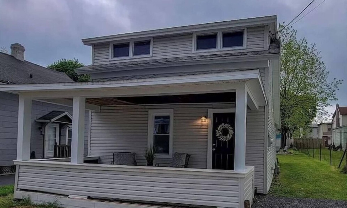 Auburn Cottage | Crew friendly, 2 bathrooms, fast wifi, free parking