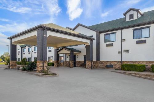 Coffeyville Hotel | Days Inn by Wyndham Coffeyville, Kansas