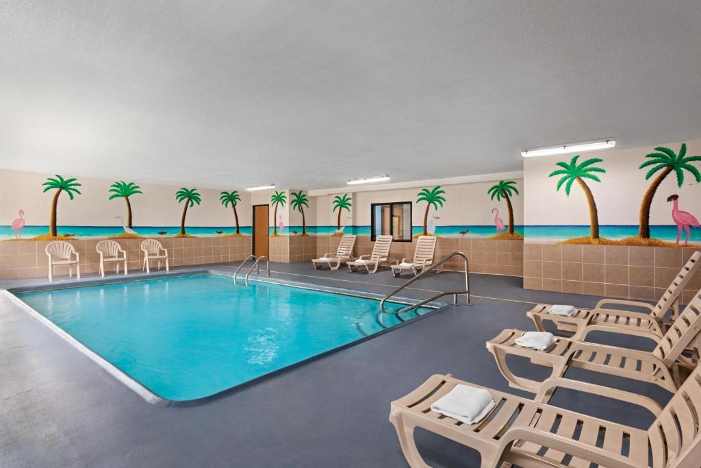 Waldron Hotel | Days Inn by Wyndham Kansas City International Airport