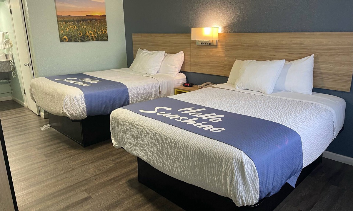 Pratt Hotel | Days Inn by Wyndham Pratt