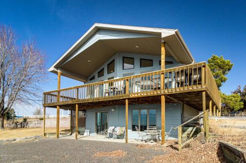 Lonergan House | Deck w/Lake Mac View! Spacious Family Retreat