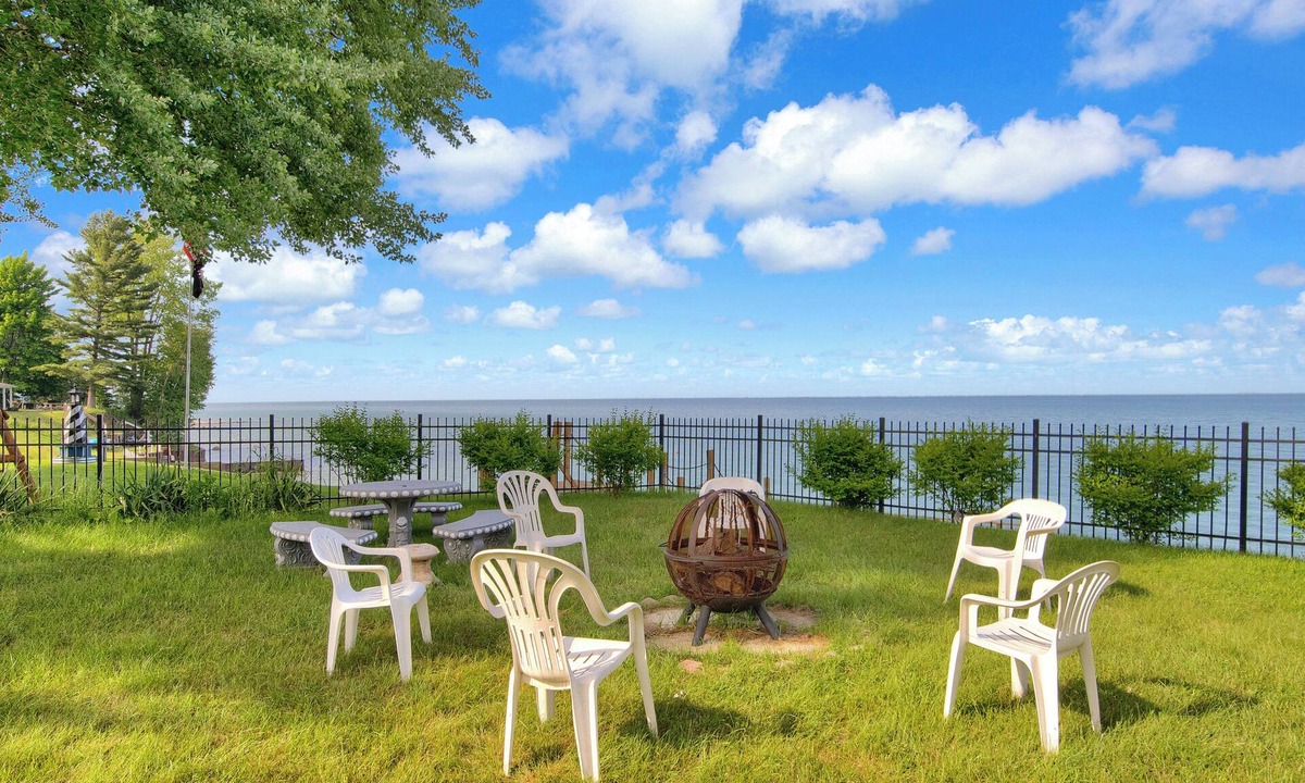 Richmondville House | Deckerville Home w/Sauna: Steps to Lake Huron!