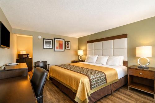Miami Hotel | Deluxe Inn & Suites By OYO Miami OK