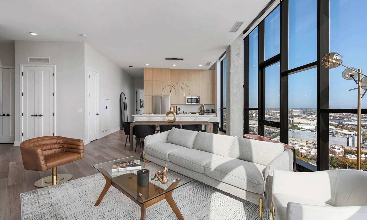 River West Apartment | Deluxe River West PH for Unforgettable Memories