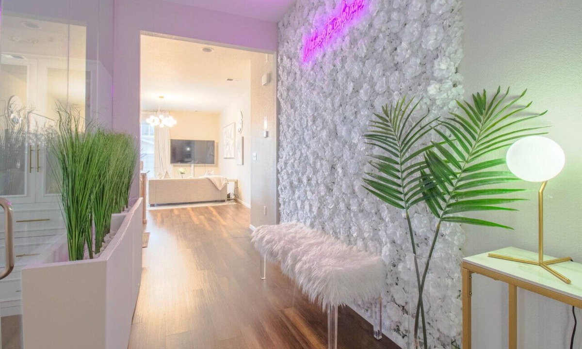 Aurora House | DISCOUNT: 6mo+ Furnished Gem|3BR Aurora Home