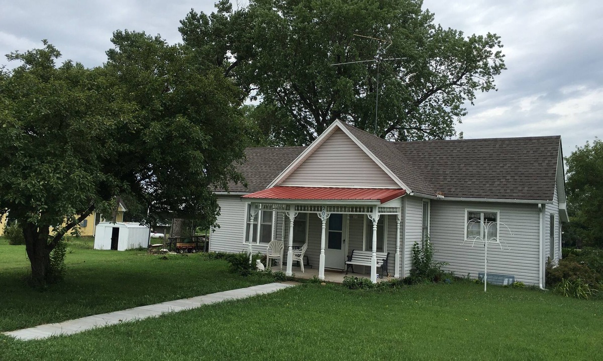 Randolph House | Doc's Hideaway, a Pet Friendly Home Near Manhattan