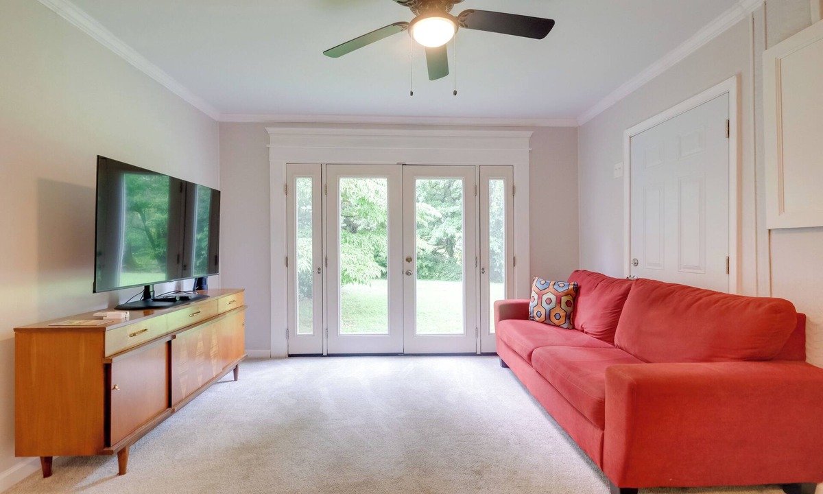 Colonial Beach Apartment | Dock Access: Waterfront Studio in Colonial Beach!