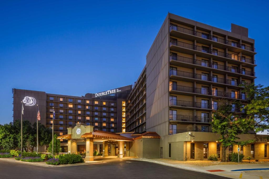 Northeast Park Hill Hotel | DoubleTree by Hilton Hotel Denver