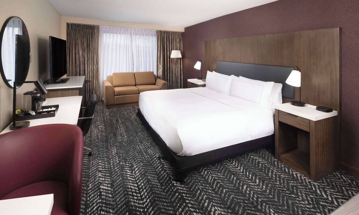 Manhattan Hotel | DoubleTree by Hilton Manhattan, KS