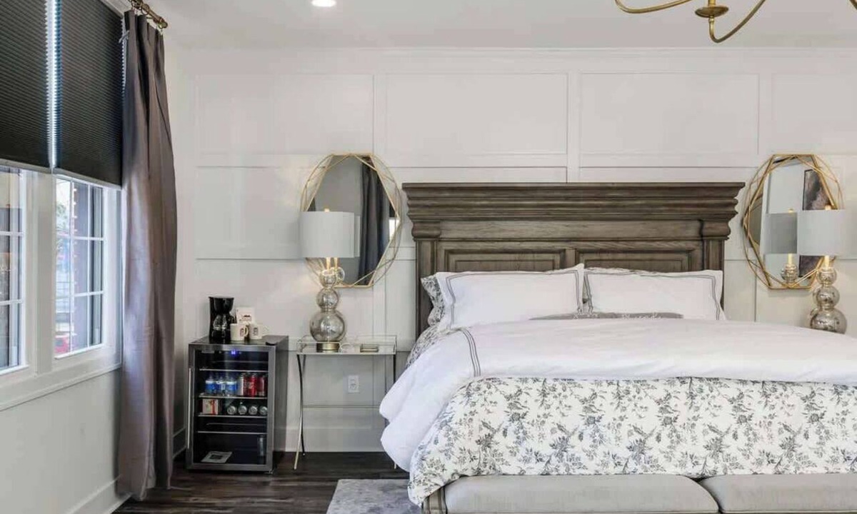 Parkville Apartment | Downtown 1BR Parkville Walkable Dining & Shops