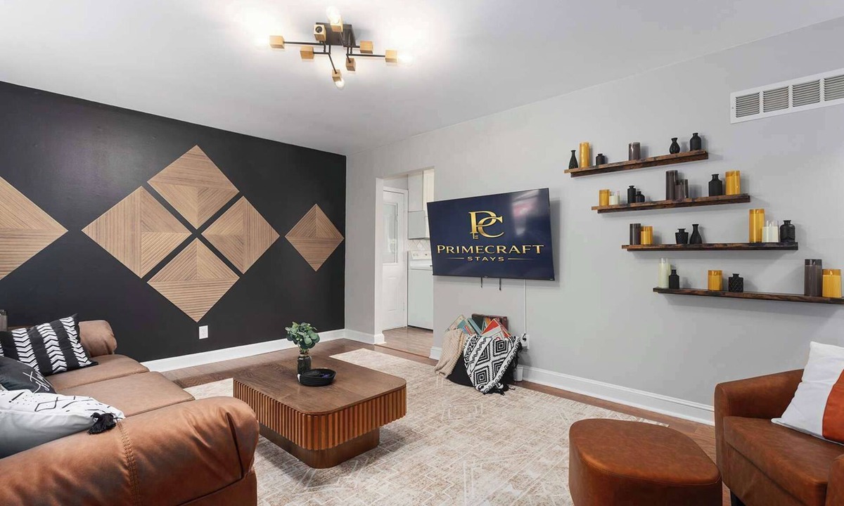 Lee's Summit House | Downtown LS | 4 Kings | Near Major international sporting event KC