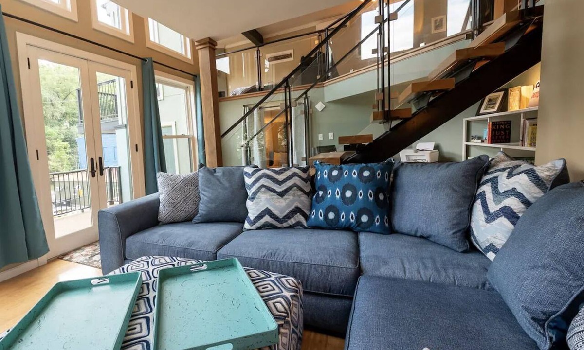 Eureka Springs Historic District Apartment | Downtown luxury, full amenities with parking