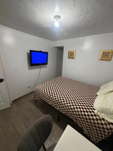 Garfield House | Downtown Taylor Room 5