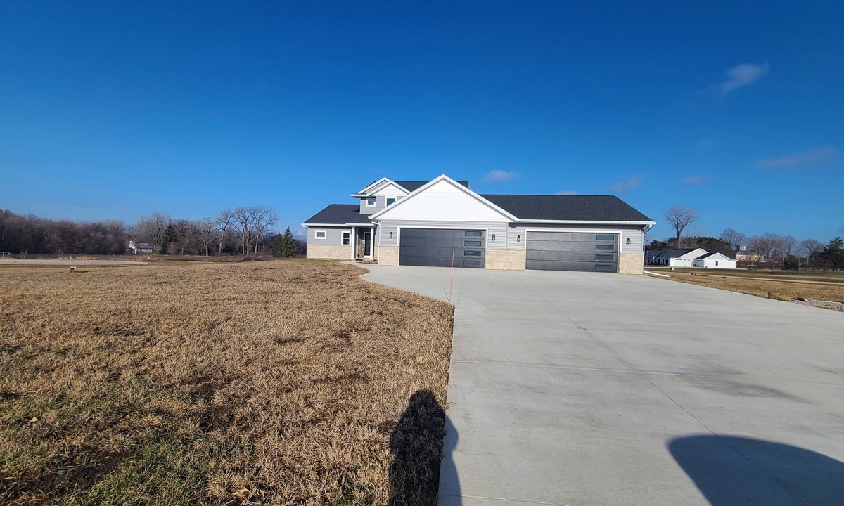 Winneconne House | EAA Quiet StayWhole House