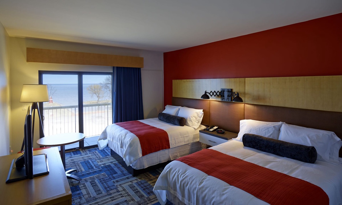 Onamia Hotel | Eddy's Resort
